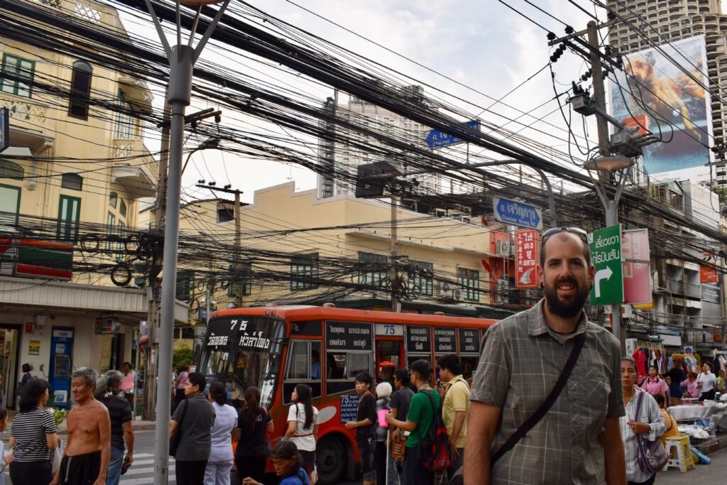 Cables, personas, ruido, tráfico, rascacielos… la parte caótica de Bangkok