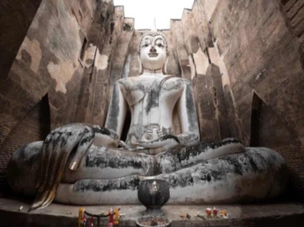 Wat Si Chum es el templo más impresionante de Sukhotai