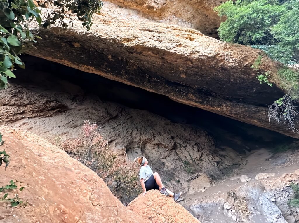 Un abrigo natural en la roca, a los pies de Toloño.