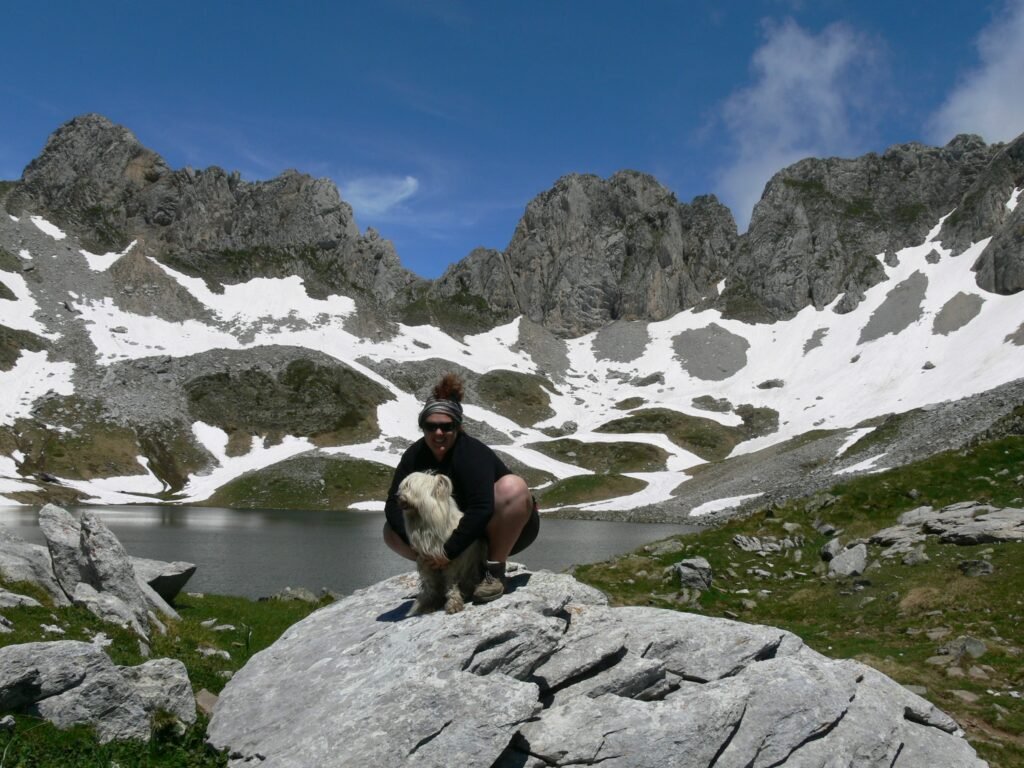 Ibón de Acherito desde La Selva de Oza (Valle de Hecho)_ open your mind traveling