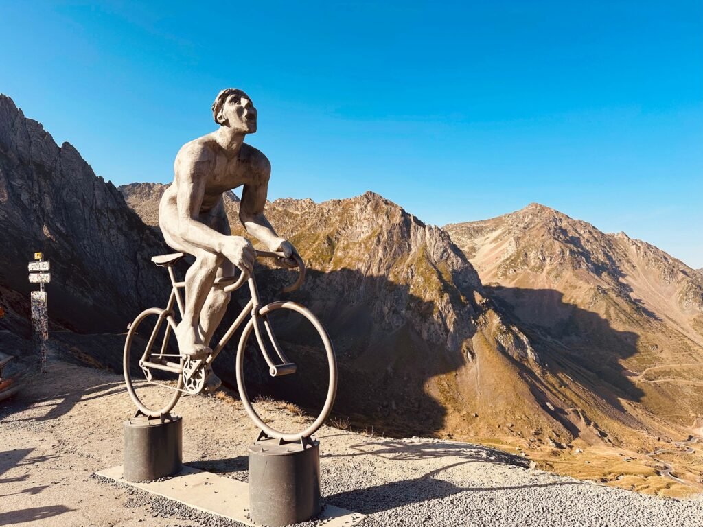 El gigante del Tourmalet os espera en el puerto a 2115 m. de altitud
