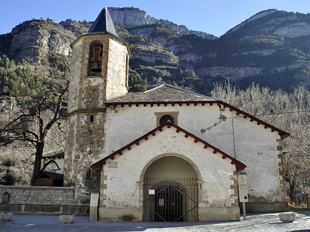 La iglesia de Canfranc Pueblo (Pirineo Aragonés)