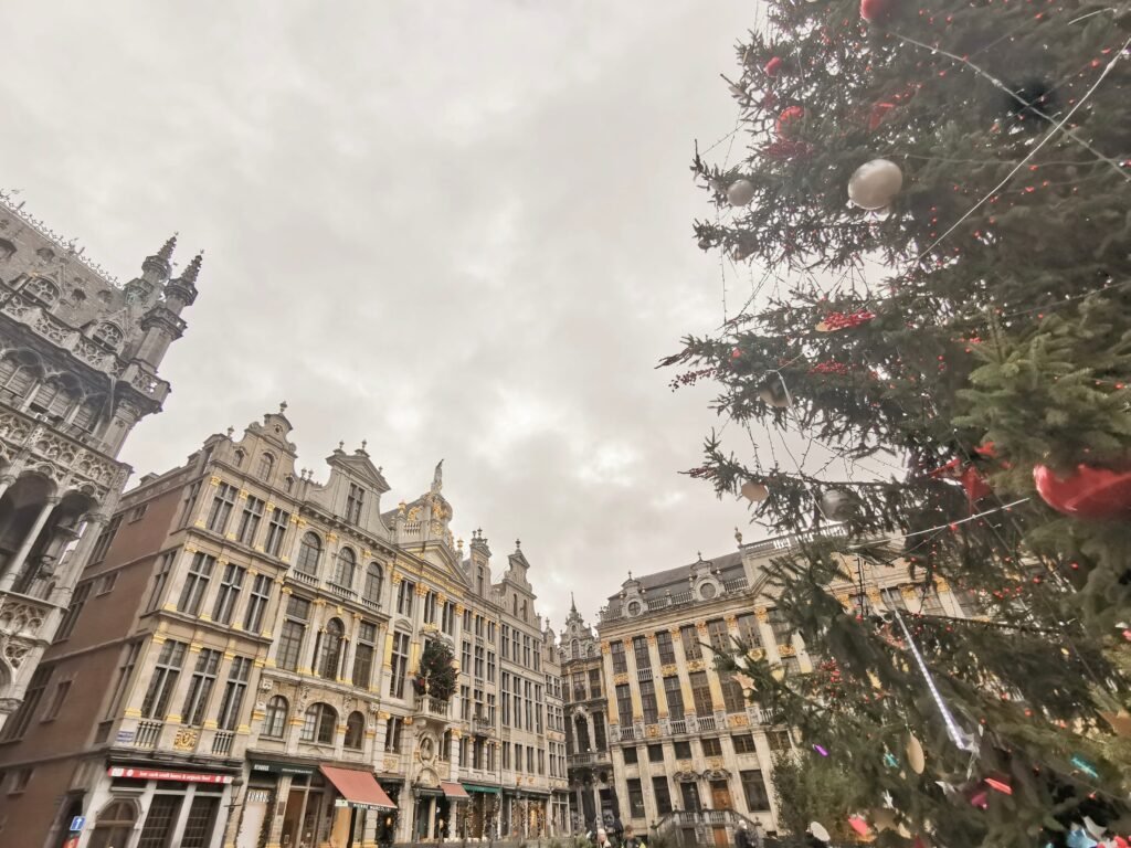 Plaisirs d’hiver en la Grand Place de Bélgica
