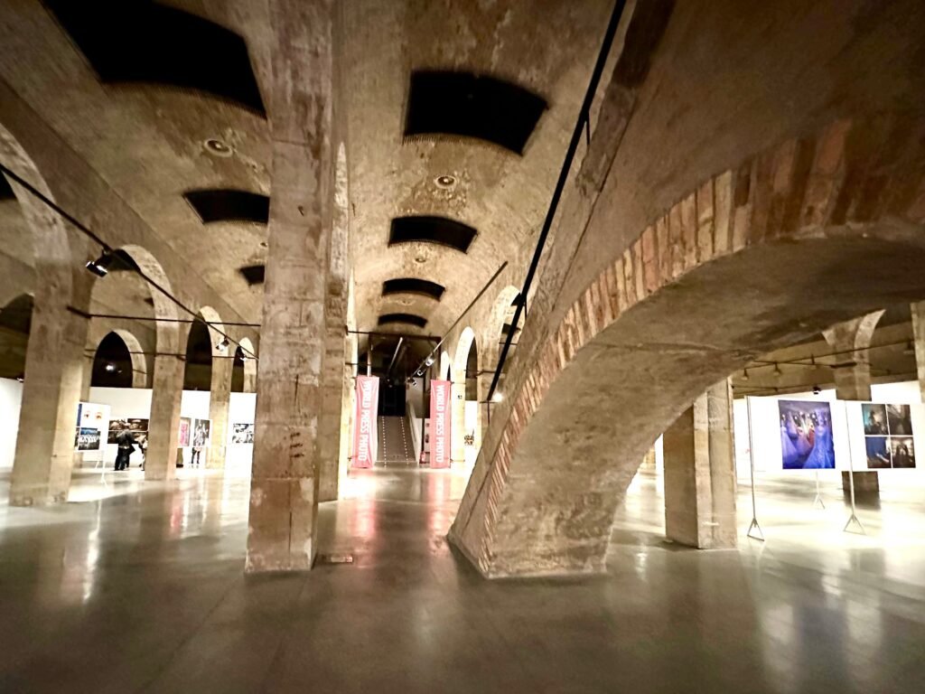 El antiguo aljibe del Palacio de Montehermoso (Vitoria-Gasteiz) la 70 edición de World Press Photo.