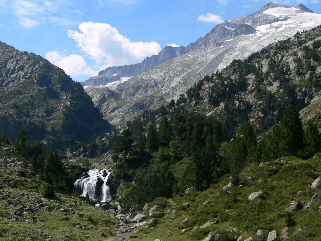 El Aneto desde la cascada de Aigüalluts_open your mind traveling
Scout Gaizka