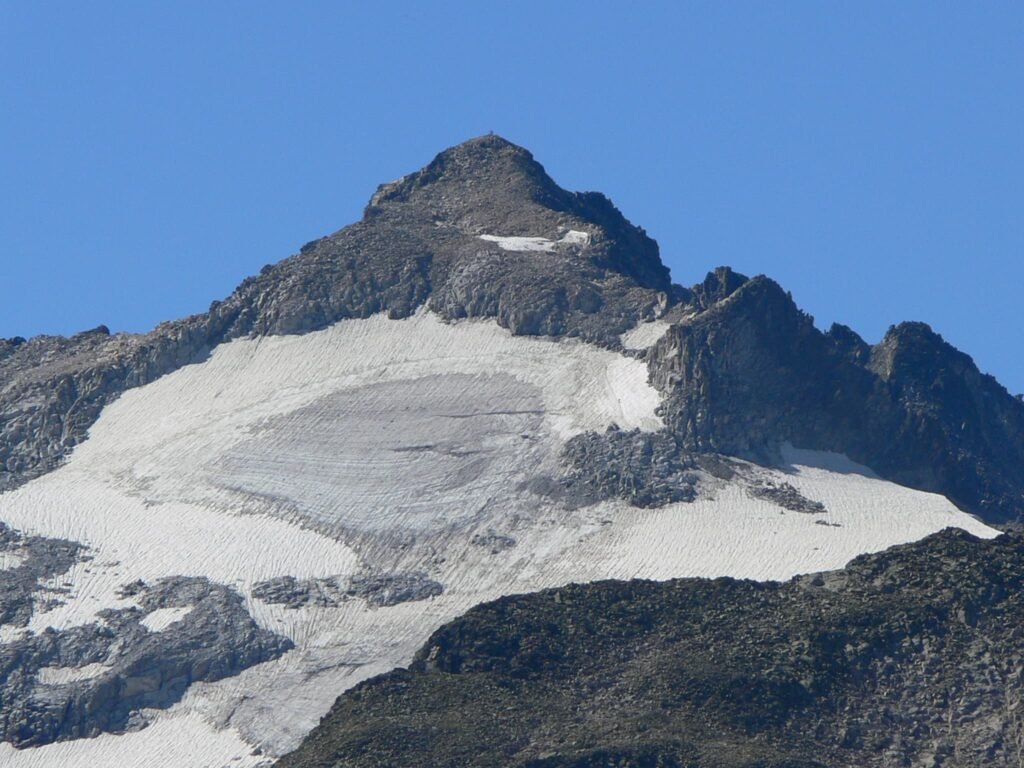 La cima del Aneto desde el Pico Salvaguardia (Posets-Maladeta)_open your mind traveling