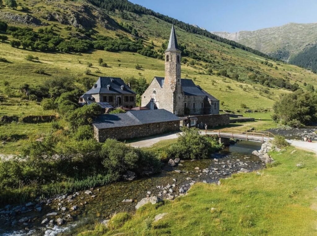 Santuario y refugio de Montgarri_valle de aran_open your mind traveling
