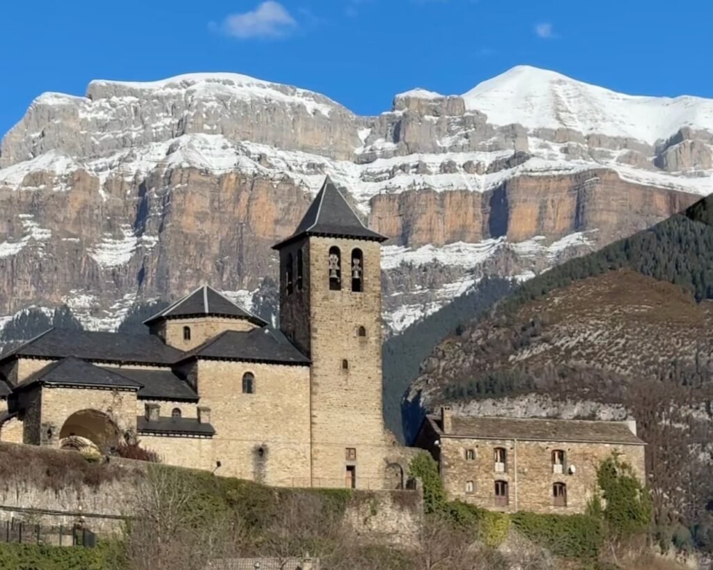 Torla es la puerta de entrada natural a los Valles de Ordesa y Bujaruelo_open your mind traveling