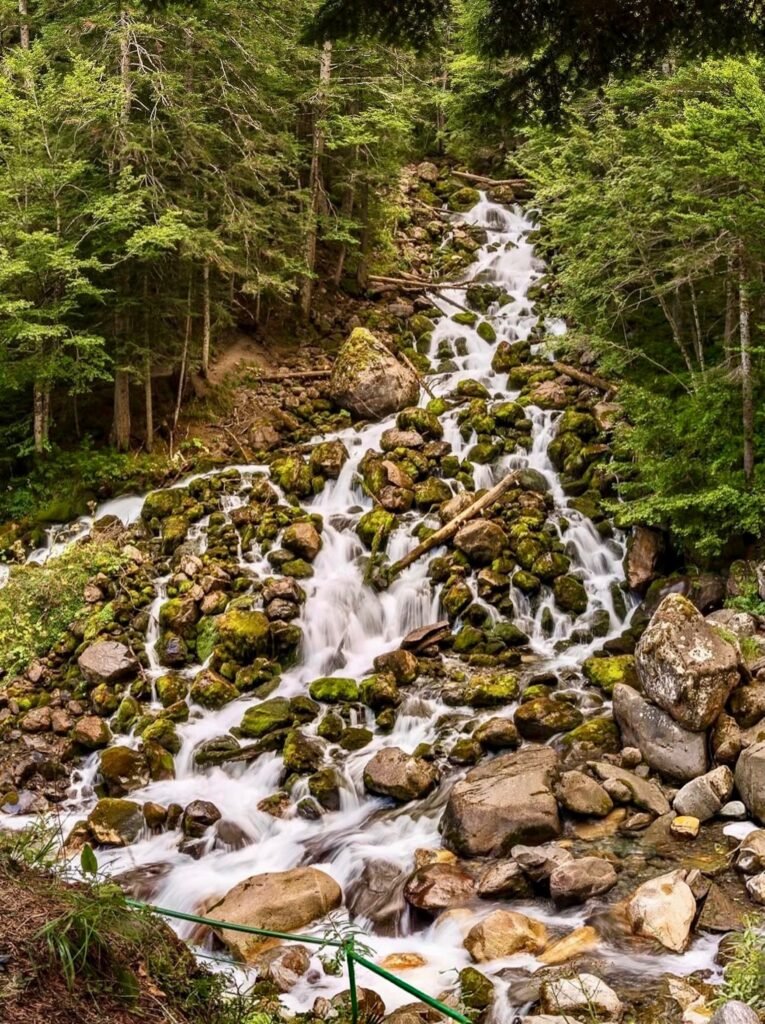 La cascada de Uelhs deth Jòeu (Artiga de Lin, Arán)_open your mind traveling