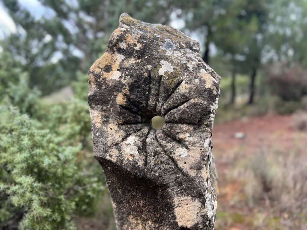 Una de las muchas esculturas que nos encontraremos a lo largo de la ruta Matxinbrao