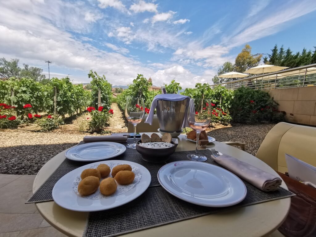 Comer entre viñedos es posible en Marqués de Riscal