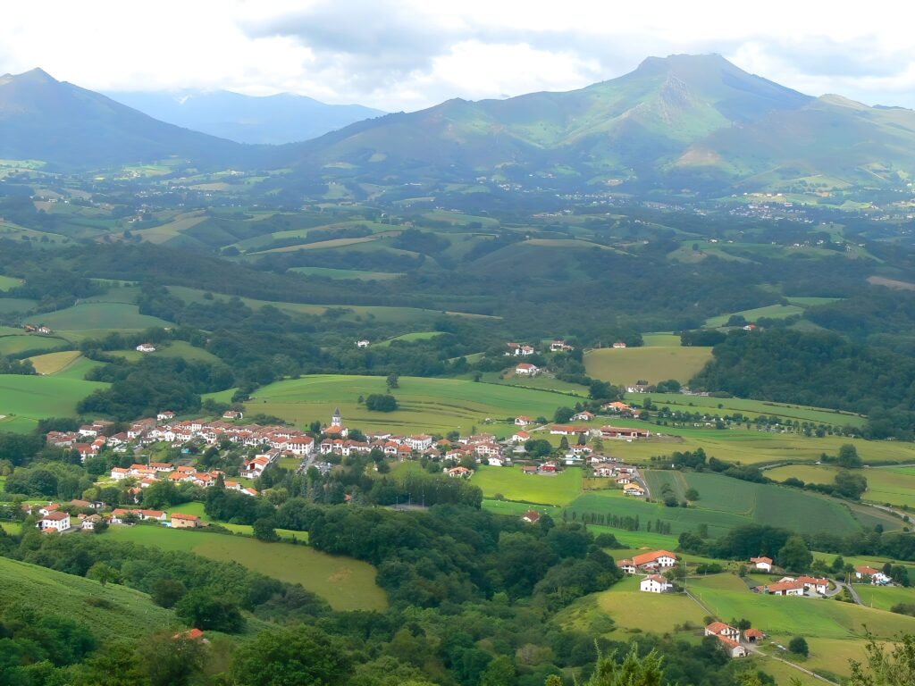 Vistas a Ainhoa desde el monte Errebi