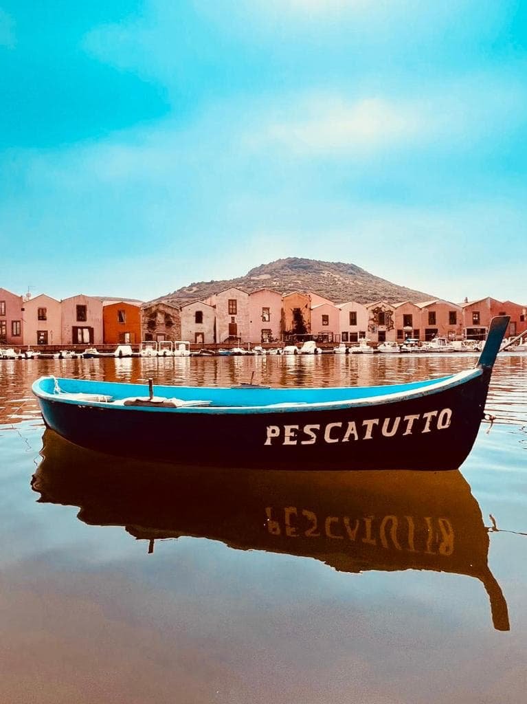 Bosa: pintoresco y colorido pueblo pesquero situado en la costa oeste de Cerdeña