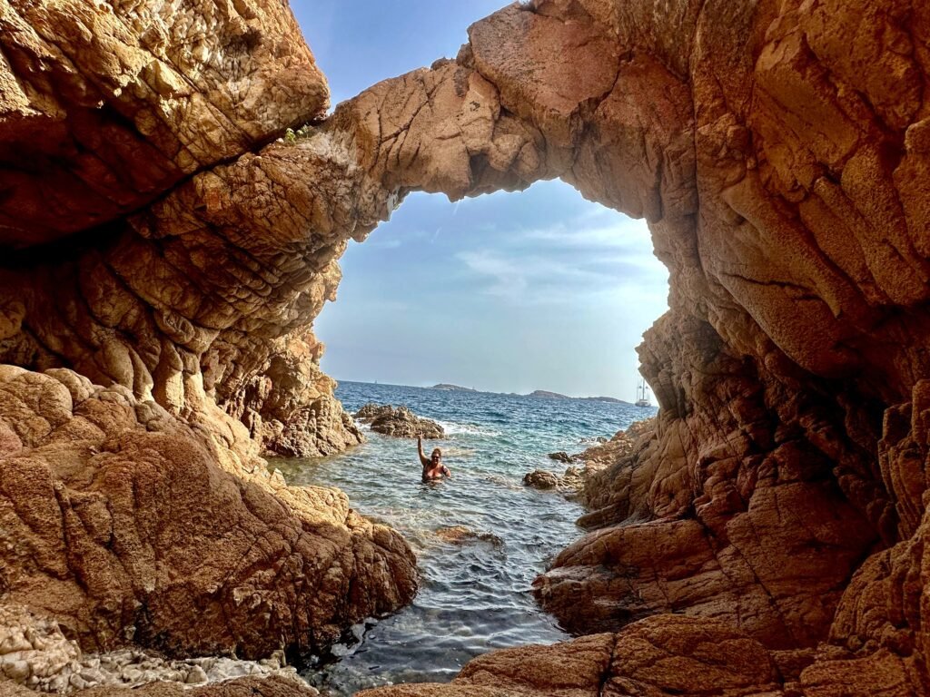 Cala romántica es una joya escondida en la Costa Esmeralda