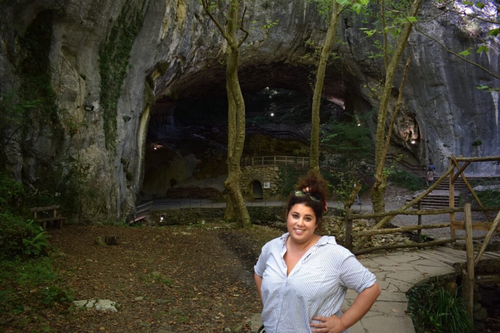 La entrada de la cueva de Zugarramurdi (Nafarroa)