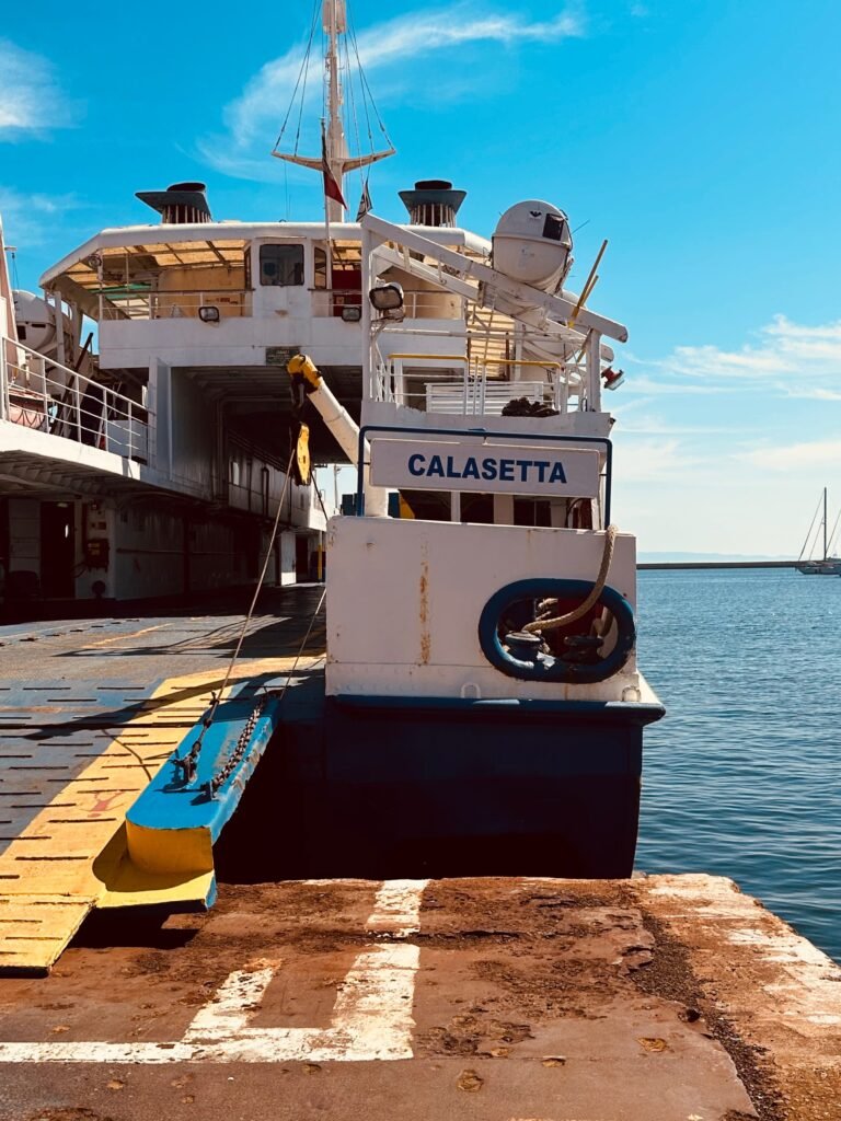 Ferry rumbo a Calasetta desde la Isla de San Pietro