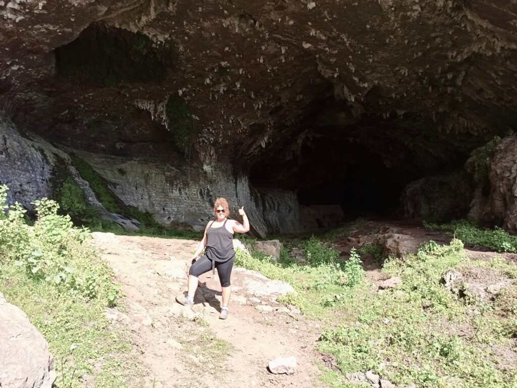 Entrada a la cueva de Urallaga (o La Magdalena) en Galdames