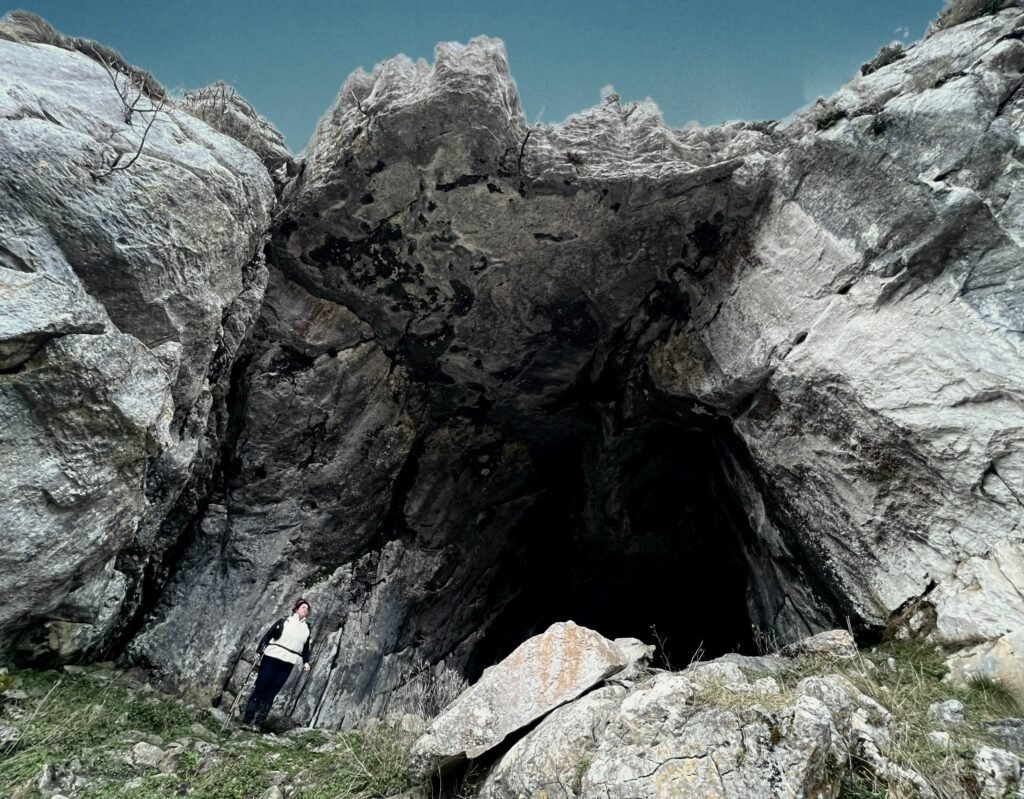 Entrada de Supelegor, una de las cavidades en al que habita Mari, la Diosa de la mitología vasca