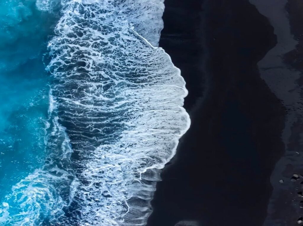 Janubio es una de las playas de arena negra más bonitas de Lanzarote