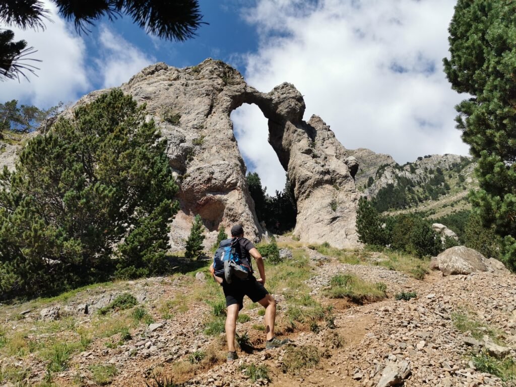 Merece la pena acercarse a ver el Arco de Piedrafita