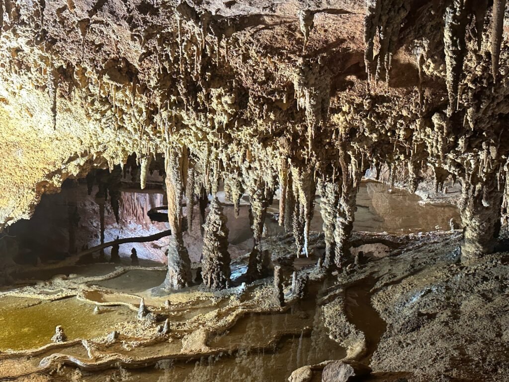 El interior de la Grotta del Fico
