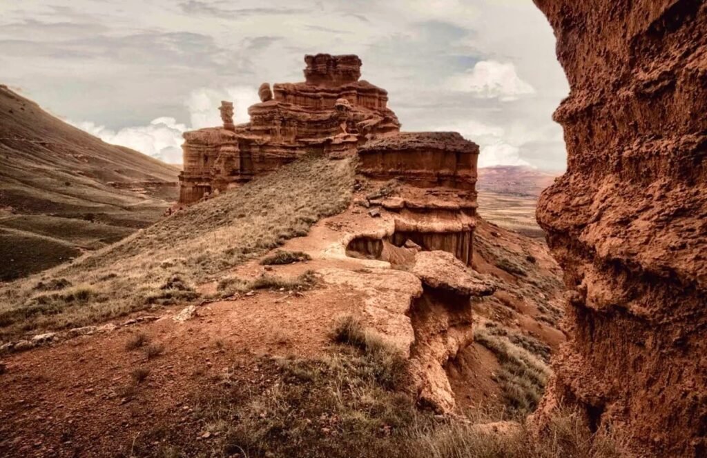 Fotografiar las fortalezas de piedra son la mayor recompensa de cabalgar por el oeste