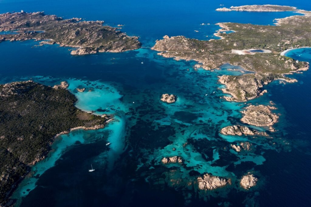  El  Parque Nacional del Archipiélgo de  La Maddalena visto desde el aire