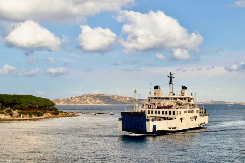 Ferry desde Palau hasta La Maddalena