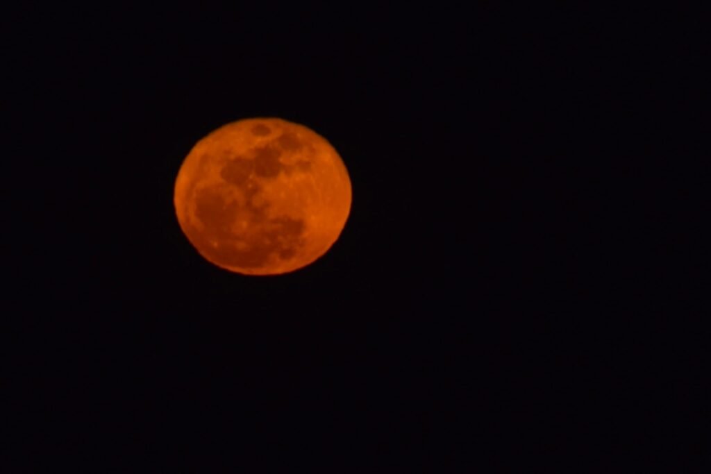 La luna llena en las minas del Teuler el 2 de abril de 2026