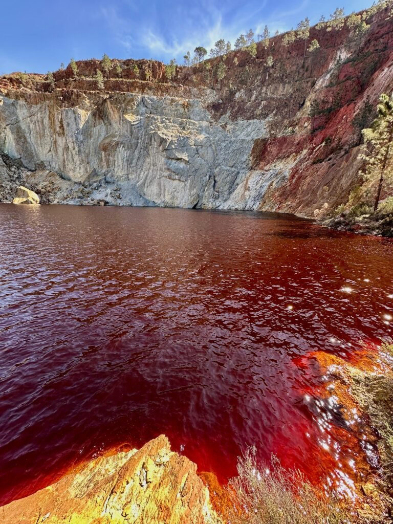 Río Tinto, no podría tener otro nombre...