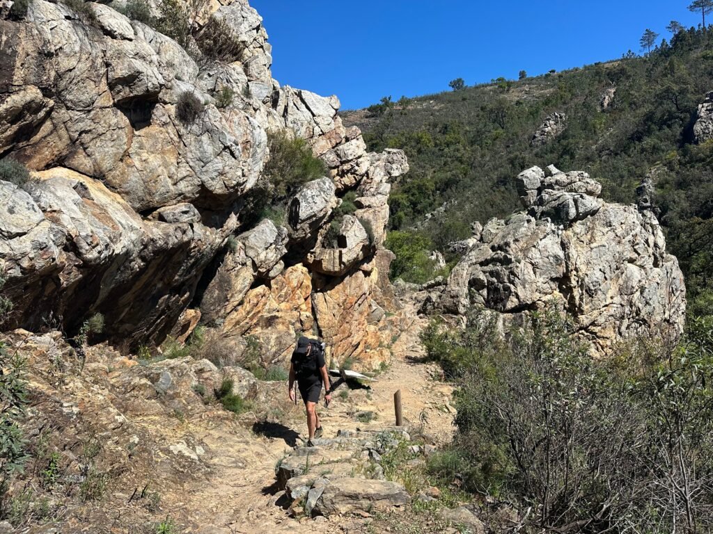La ruta  pasa por el Risco de Levante