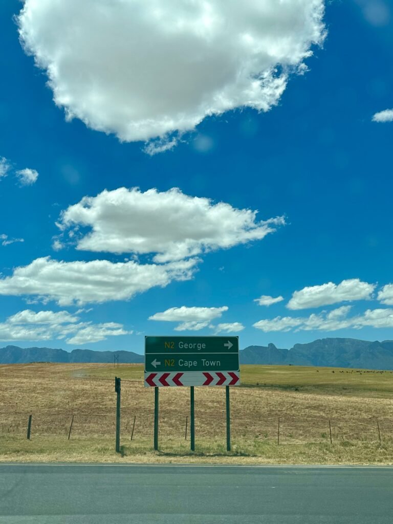 Cruce en la Garden Route, conduciendo por Sudáfrica